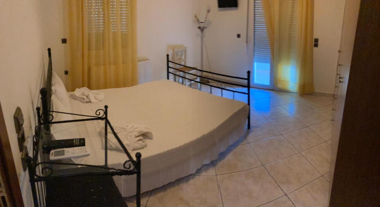 Molos Beach Rooms Kissamos Exterior photo