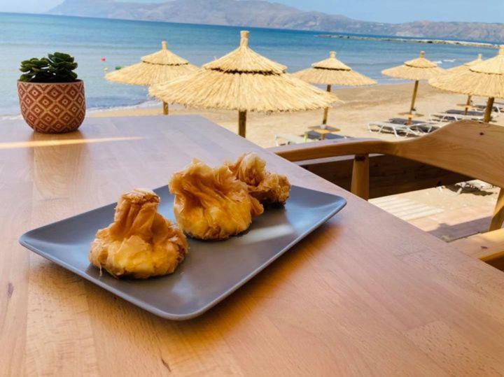 Molos Beach Rooms Kissamos Exterior photo
