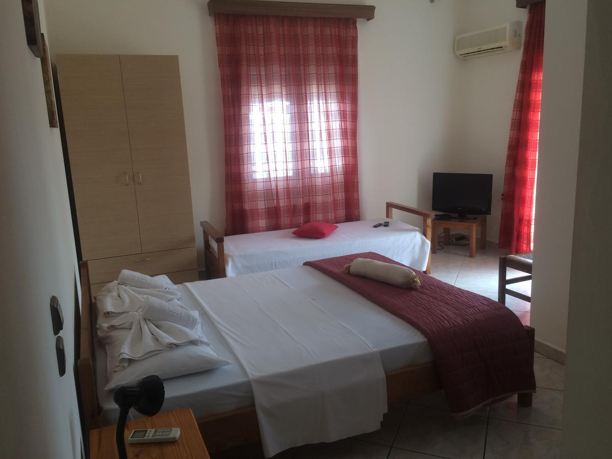 Molos Beach Rooms Kissamos Exterior photo