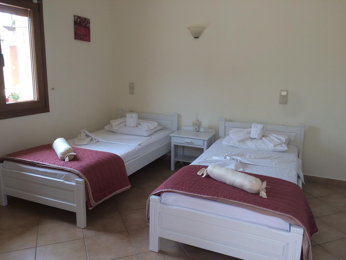 Molos Beach Rooms Kissamos Exterior photo