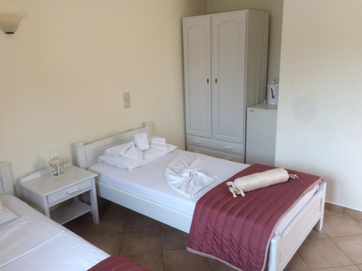 Molos Beach Rooms Kissamos Exterior photo