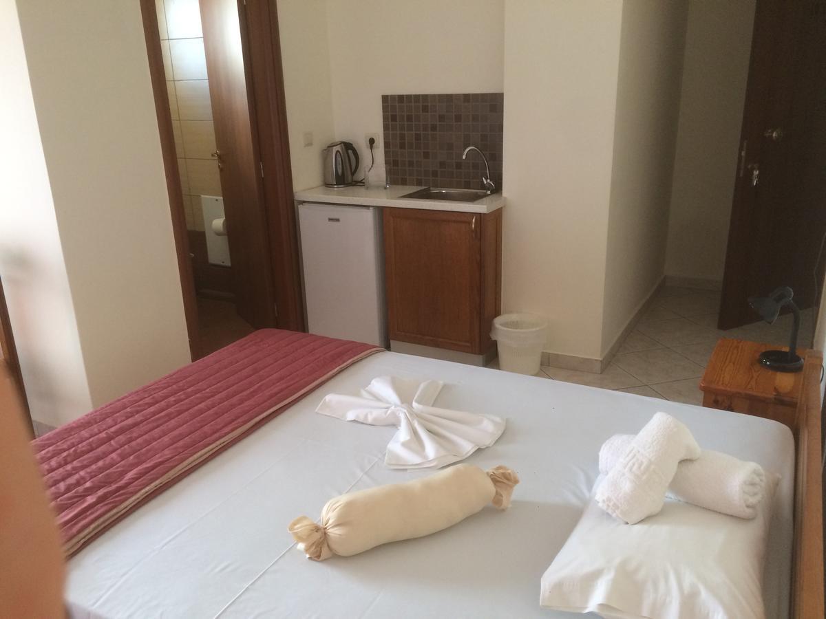 Molos Beach Rooms Kissamos Exterior photo